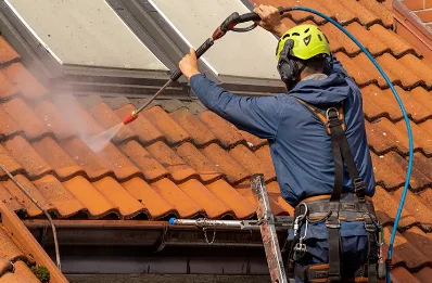 Démoussage et hydrofuge de toiture à Pencran